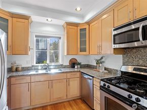 2301 W Crockett Street, Seattle WA 98199