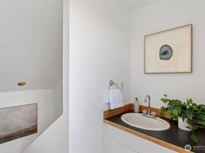 2301 W Crockett Street, Seattle WA 98199