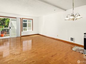 8823 Holly Drive M206, Everett WA 98208