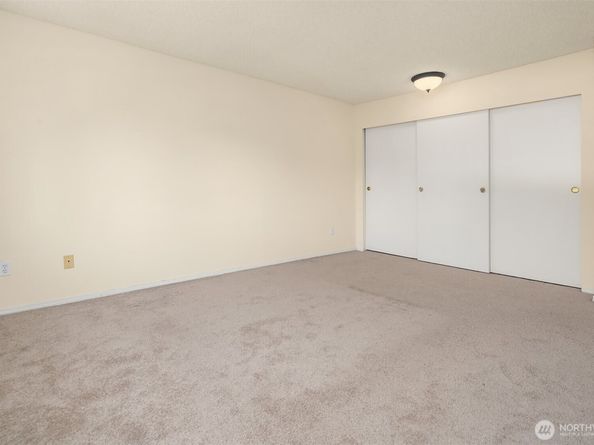 8823 Holly Drive M206, Everett WA 98208
