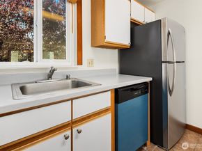 8823 Holly Drive M206, Everett WA 98208