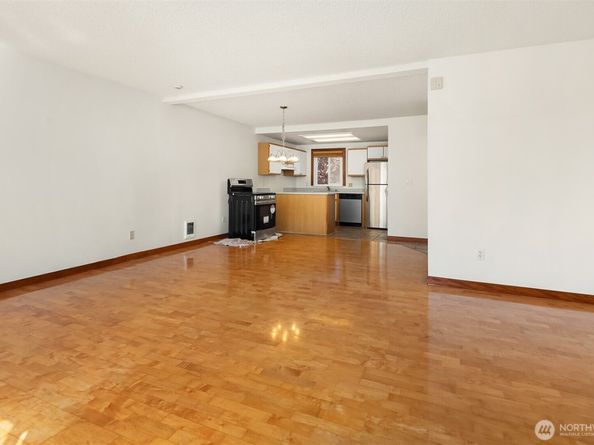 8823 Holly Drive M206, Everett WA 98208