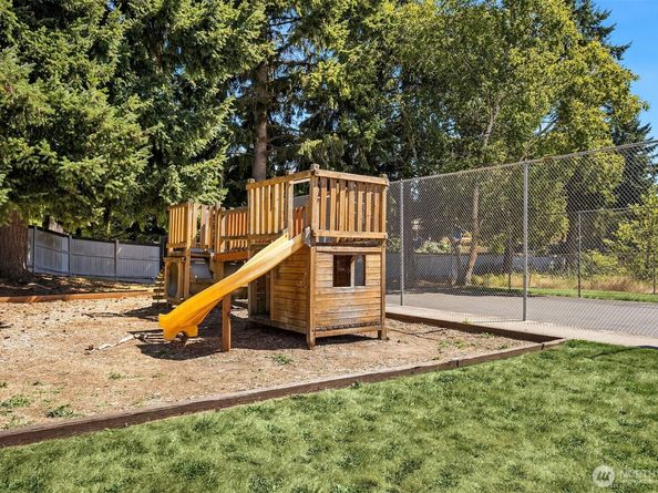 8823 Holly Drive M206, Everett WA 98208