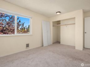 8823 Holly Drive M206, Everett WA 98208