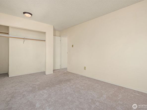 8823 Holly Drive M206, Everett WA 98208