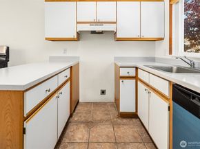 8823 Holly Drive M206, Everett WA 98208