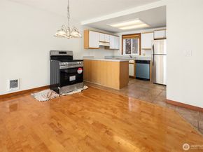 8823 Holly Drive M206, Everett WA 98208
