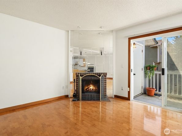 8823 Holly Drive M206, Everett WA 98208