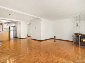 8823 Holly Drive M206, Everett WA 98208