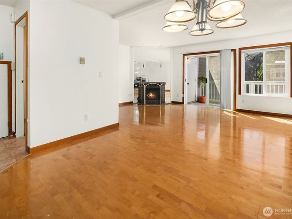8823 Holly Drive M206, Everett WA 98208