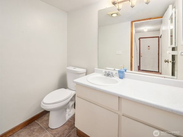 8823 Holly Drive M206, Everett WA 98208