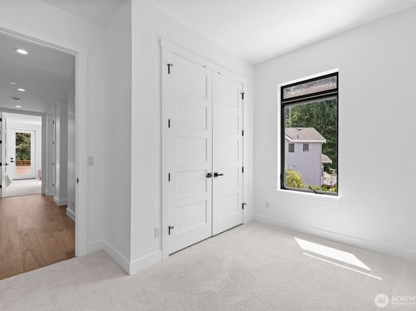 2115 Squak Mountain Loop SW, Issaquah WA 98027