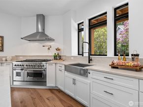 2115 Squak Mountain Loop SW, Issaquah WA 98027