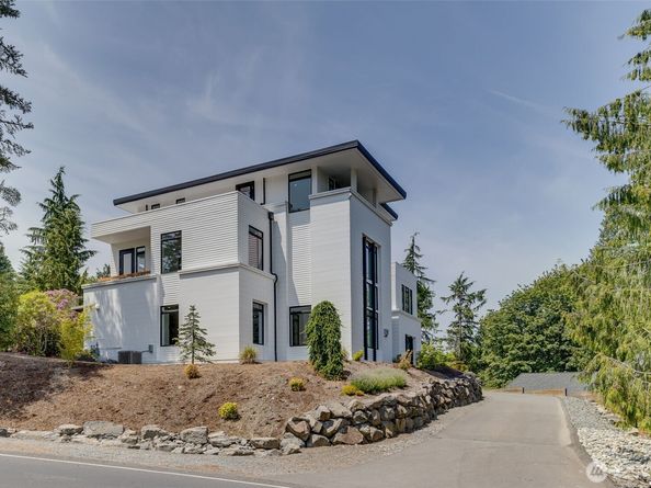 2115 Squak Mountain Loop SW, Issaquah WA 98027