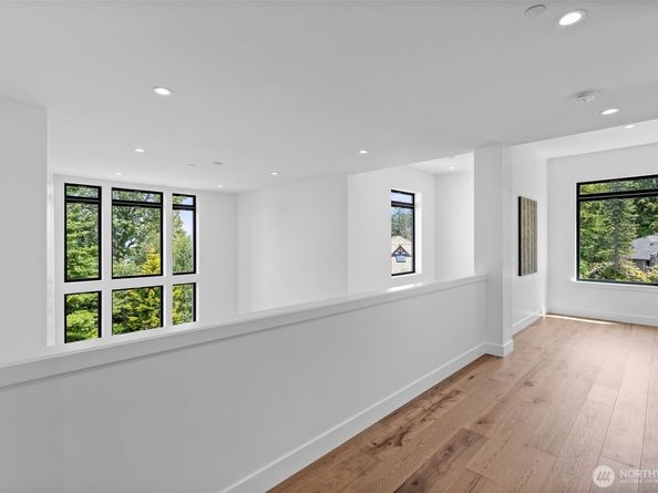 2115 Squak Mountain Loop SW, Issaquah WA 98027