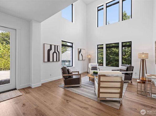 2115 Squak Mountain Loop SW, Issaquah WA 98027