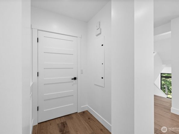 2115 Squak Mountain Loop SW, Issaquah WA 98027