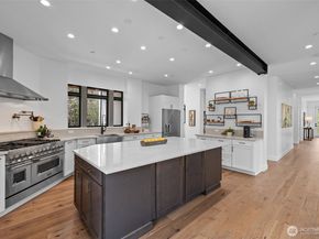 2115 Squak Mountain Loop SW, Issaquah WA 98027