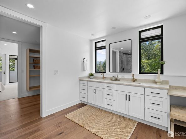 2115 Squak Mountain Loop SW, Issaquah WA 98027