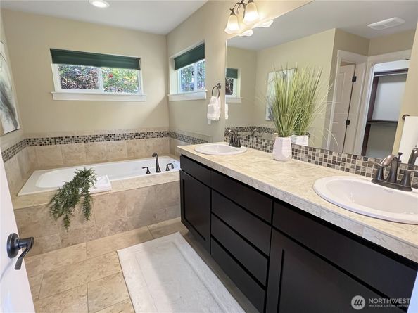 4322 186th Street SW, Lynnwood WA 98037