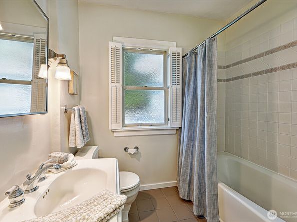 3016 NW 72nd Street, Seattle WA 98117