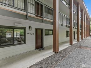 130 105th Avenue SE 108, Bellevue WA 98004