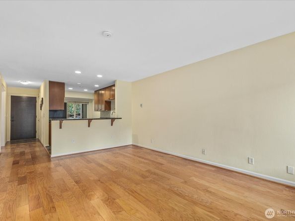 130 105th Avenue SE 108, Bellevue WA 98004