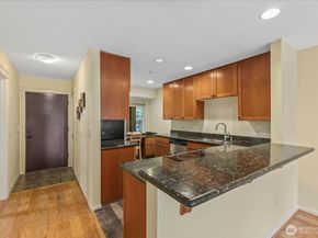 130 105th Avenue SE 108, Bellevue WA 98004