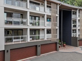 130 105th Avenue SE 108, Bellevue WA 98004