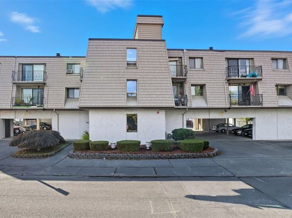 437 Williams Avenue N 201, Renton WA 98057