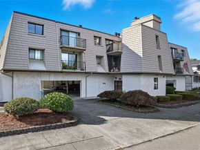 437 Williams Avenue N 201, Renton WA 98057