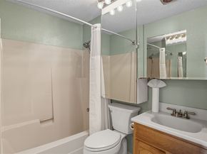 437 Williams Avenue N 201, Renton WA 98057