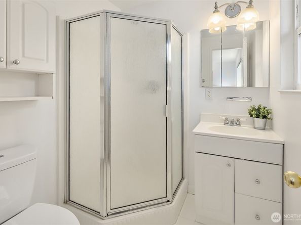 561 N 166th Street, Shoreline WA 98133