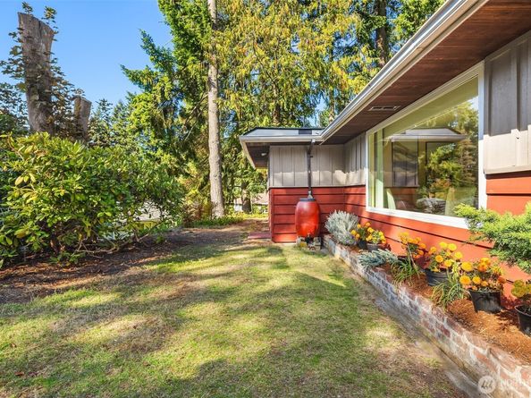 561 N 166th Street, Shoreline WA 98133