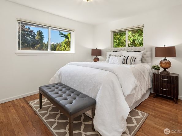 561 N 166th Street, Shoreline WA 98133