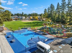 561 N 166th Street, Shoreline WA 98133