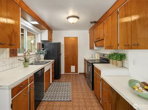 561 N 166th Street, Shoreline WA 98133