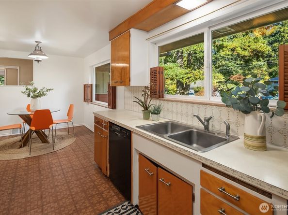 561 N 166th Street, Shoreline WA 98133