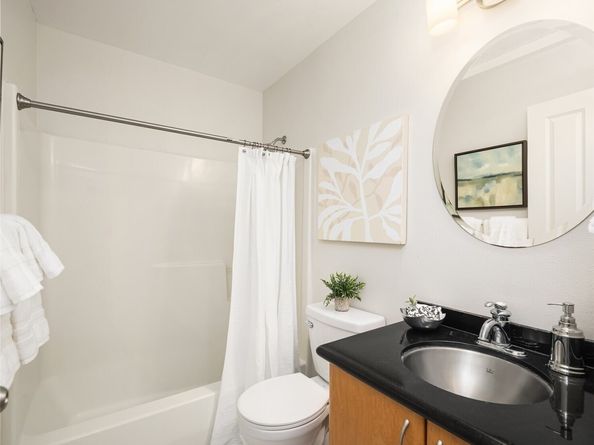 18247 NE 96th Way 104, Redmond WA 98052