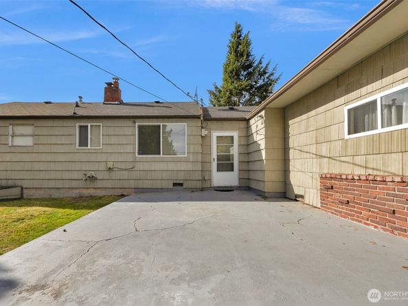 15802 6th Avenue NE, Shoreline WA 98115