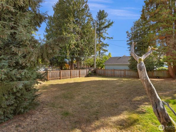 15802 6th Avenue NE, Shoreline WA 98115