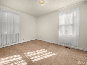 15802 6th Avenue NE, Shoreline WA 98115