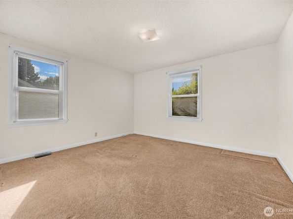 15802 6th Avenue NE, Shoreline WA 98115