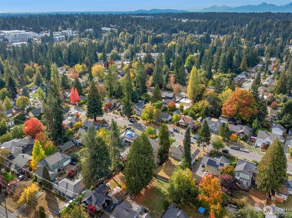 15802 6th Avenue NE, Shoreline WA 98115