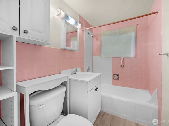 15802 6th Avenue NE, Shoreline WA 98115