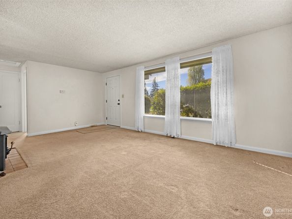 15802 6th Avenue NE, Shoreline WA 98115