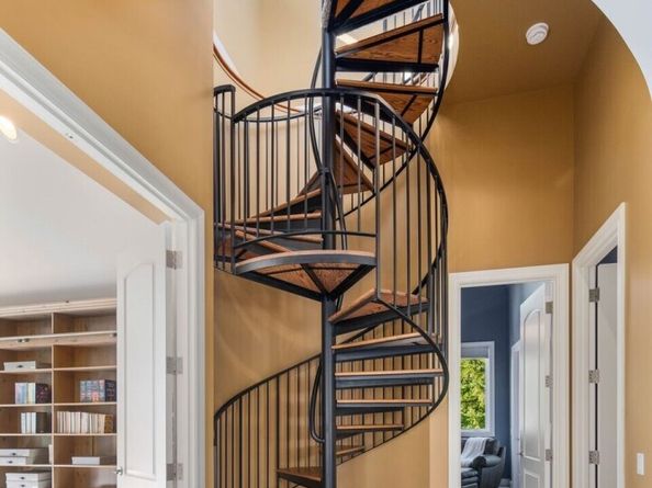 18025 NE 136th Street, Redmond WA 98052