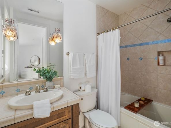 18025 NE 136th Street, Redmond WA 98052