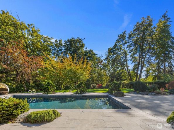 18025 NE 136th Street, Redmond WA 98052