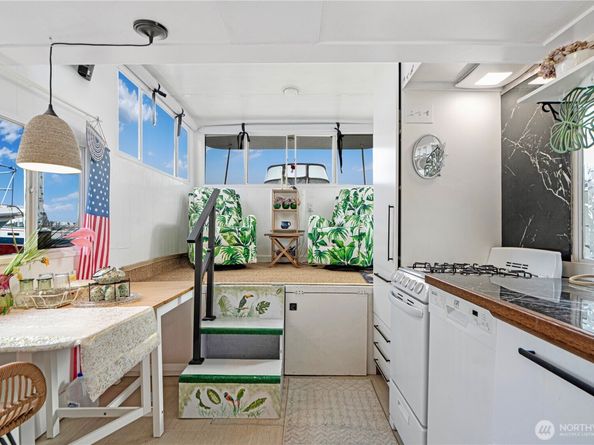 2040 Westlake Avenue N 14, Seattle WA 98109